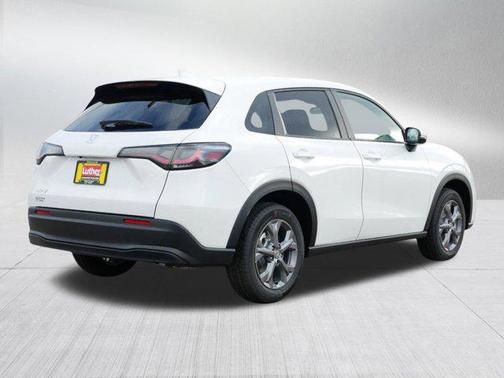 Platinum White Pearl 2026 Honda HR-V LX