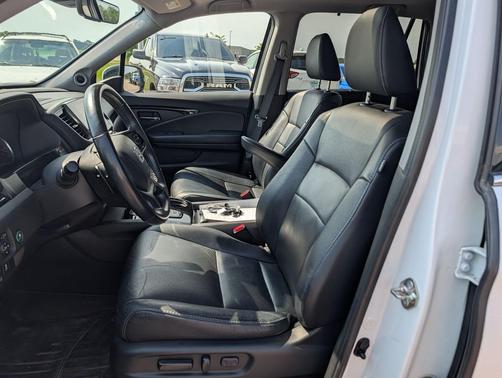 Platinum White Pearl 2020 Honda Pilot Touring 8-Passenger