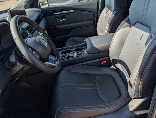 Crystal Black Pearl 2026 Honda Pilot TrailSport