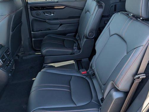 Crystal Black Pearl 2026 Honda Pilot TrailSport