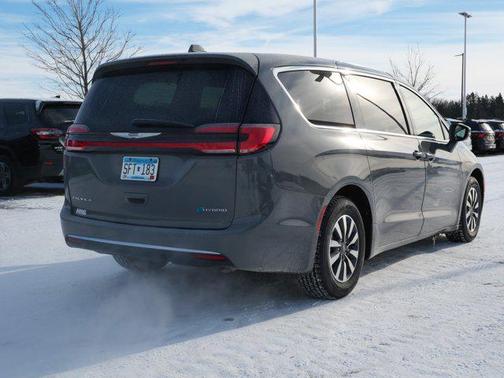 2022 Chrysler Pacifica Hybrid Touring L