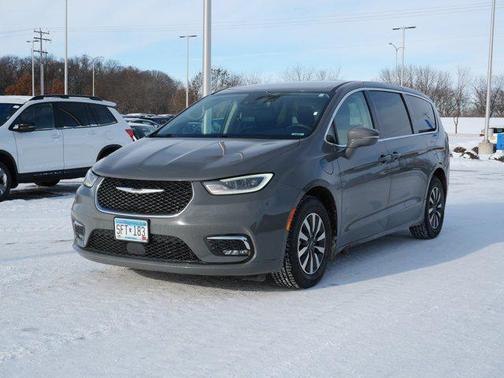 2022 Chrysler Pacifica Hybrid Touring L
