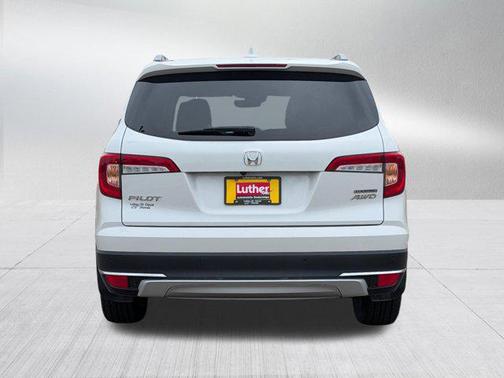 Platinum White Pearl 2021 Honda Pilot Touring 8-Passenger