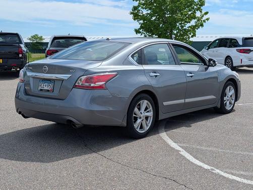 Gun Metallic 2015 Nissan Altima 2.5 SV