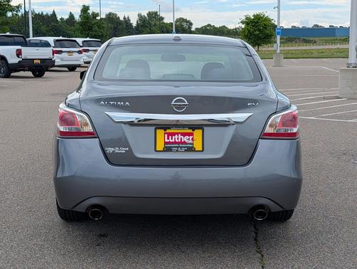 Gun Metallic 2015 Nissan Altima 2.5 SV