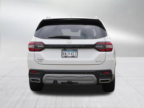 Platinum White Pearl 2023 Honda Pilot AWD Elite