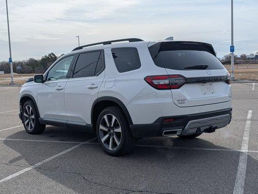 Platinum White Pearl 2023 Honda Pilot AWD Elite