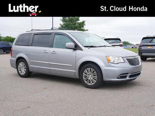 2016 Chrysler Town & Country Touring-L