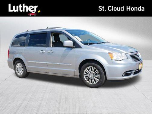 2016 Chrysler Town & Country Touring-L