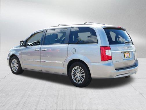 2016 Chrysler Town & Country Touring-L