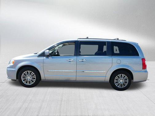 2016 Chrysler Town & Country Touring-L