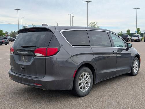 Granite Crystal Metallic Clearcoat 2017 Chrysler Pacifica Touring