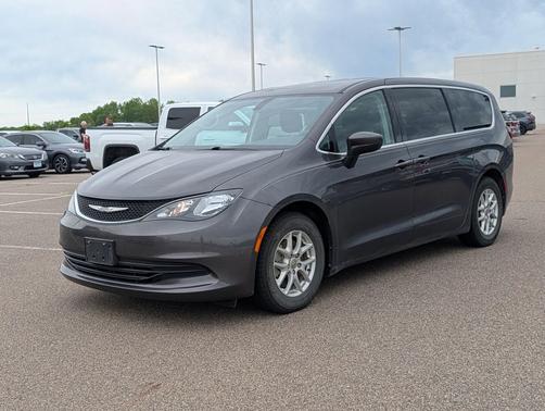 Granite Crystal Metallic Clearcoat 2017 Chrysler Pacifica Touring