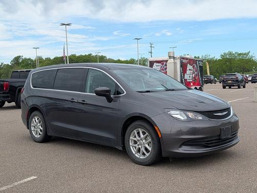 Granite Crystal Metallic Clearcoat 2017 Chrysler Pacifica Touring