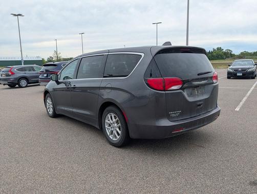 Granite Crystal Metallic Clearcoat 2017 Chrysler Pacifica Touring