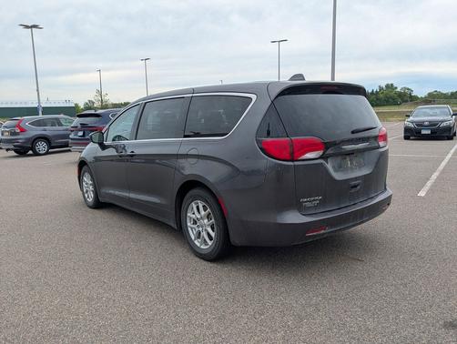 Granite Crystal Metallic Clearcoat 2017 Chrysler Pacifica Touring
