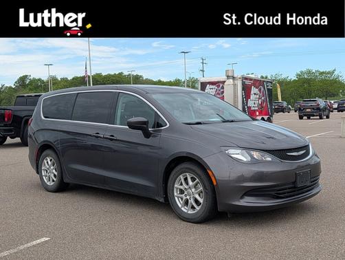Granite Crystal Metallic Clearcoat 2017 Chrysler Pacifica Touring