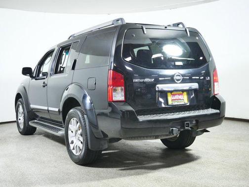 2012 Nissan Pathfinder LE
