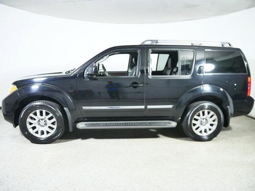 2012 Nissan Pathfinder LE