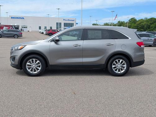 Titanium Silver 2016 Kia Sorento LX