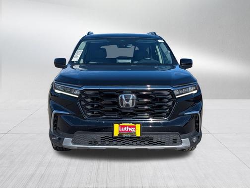Crystal Black Pearl 2024 Honda Pilot Touring 8-Passenger
