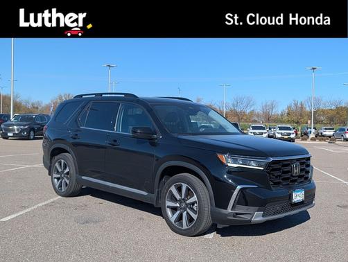 Crystal Black Pearl 2024 Honda Pilot Touring 8-Passenger