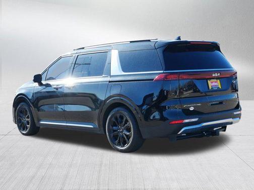 2022 Kia Carnival SX