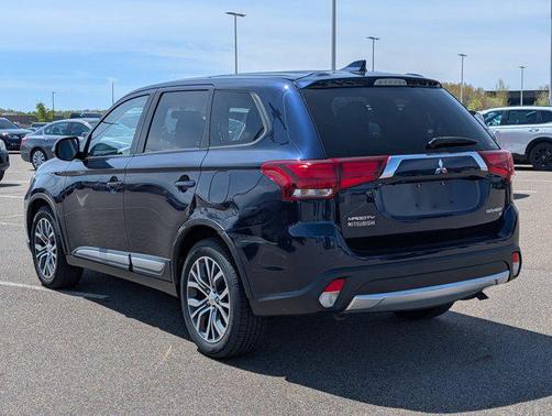 Cosmic Blue Metallic 2017 Mitsubishi Outlander SE