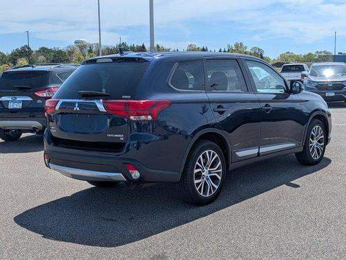 Cosmic Blue Metallic 2017 Mitsubishi Outlander SE