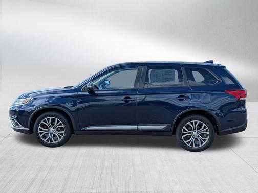 Cosmic Blue Metallic 2017 Mitsubishi Outlander SE S-AWC