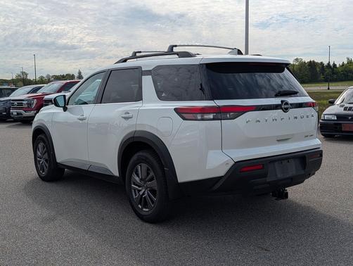 Pearl White Tricoat 2023 Nissan Pathfinder SV 4WD