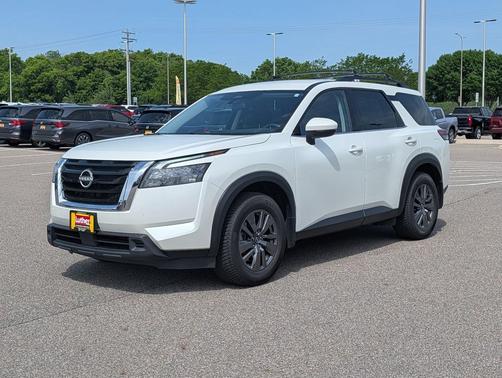 Pearl White Tricoat 2023 Nissan Pathfinder SV 4WD