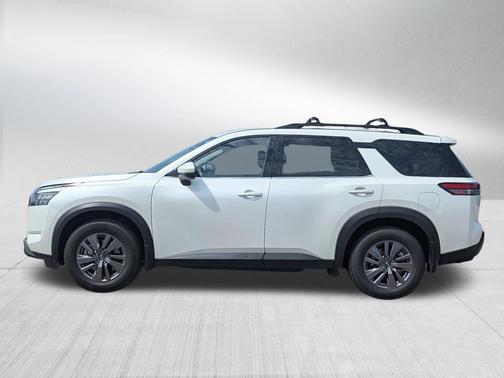 Pearl White Tricoat 2023 Nissan Pathfinder SV 4WD