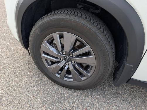 Pearl White Tricoat 2023 Nissan Pathfinder SV 4WD