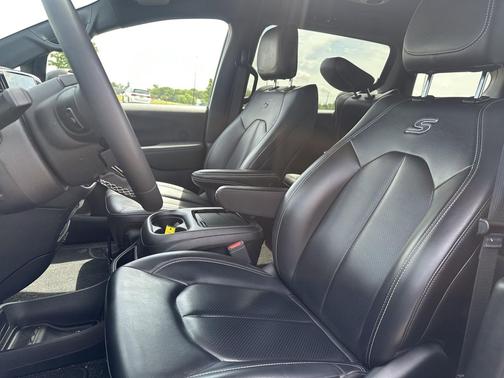 Fathom Blue Pearlcoat 2023 Chrysler Pacifica Hybrid Touring L