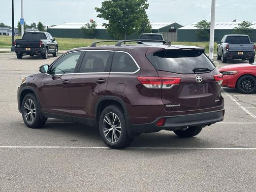 Ooh La La Rouge Mica 2019 Toyota Highlander LE Plus