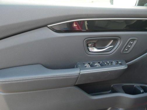 2025 Honda Pilot Touring 8-Passenger