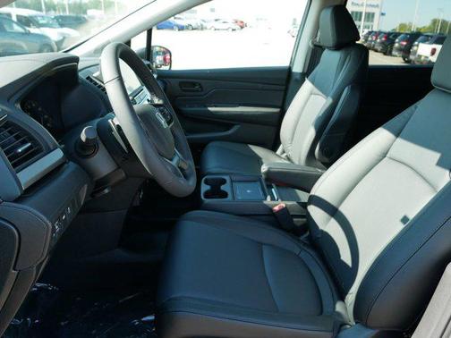 Platinum White Pearl 2026 Honda Odyssey EX-L