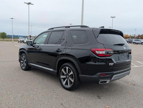 Crystal Black Pearl 2023 Honda Pilot AWD Elite