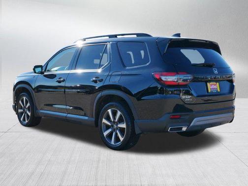 2023 Honda Pilot Touring 8-Passenger