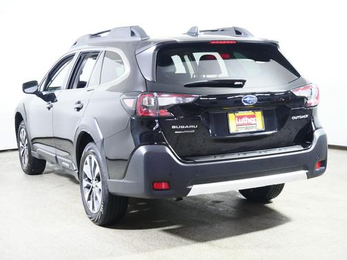 Crystal Black Silica 2025 Subaru Outback Limited