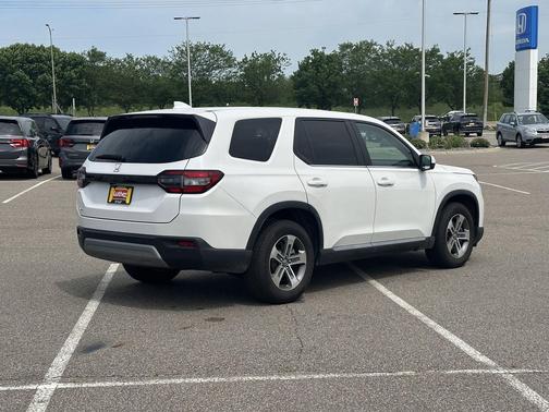 Platinum White Pearl 2024 Honda Pilot EX-L 7 Passenger