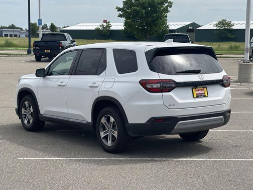 Platinum White Pearl 2024 Honda Pilot EX-L 7 Passenger
