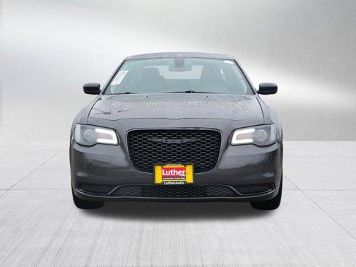 2022 Chrysler 300 Touring