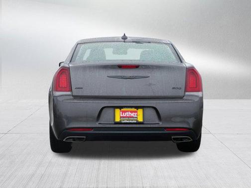 2022 Chrysler 300 Touring