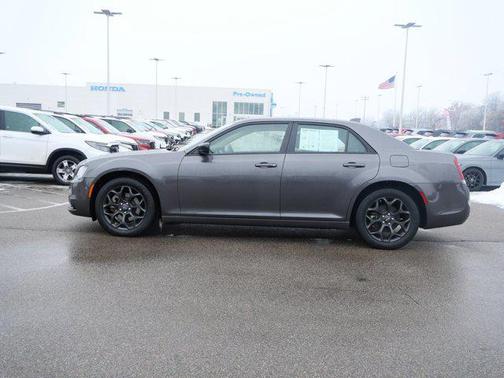 2022 Chrysler 300 Touring