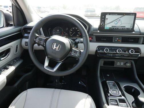2025 Honda Pilot Touring 8-Passenger