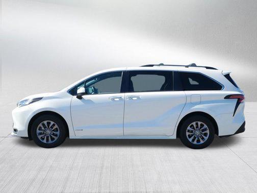 2021 Toyota Sienna XLE 7 Passenger