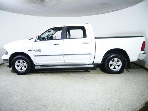 Bright White Clearcoat 2017 RAM 1500 SLT