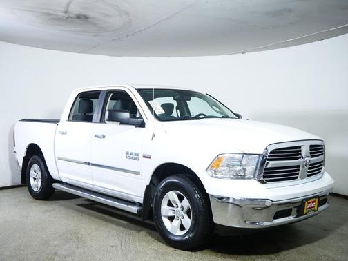 Bright White Clearcoat 2017 RAM 1500 SLT